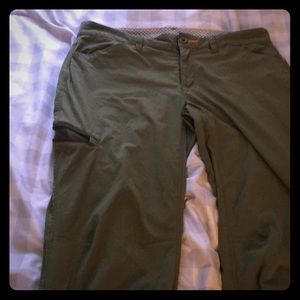 Orvis size 6 women’s pants. Super lightweight.